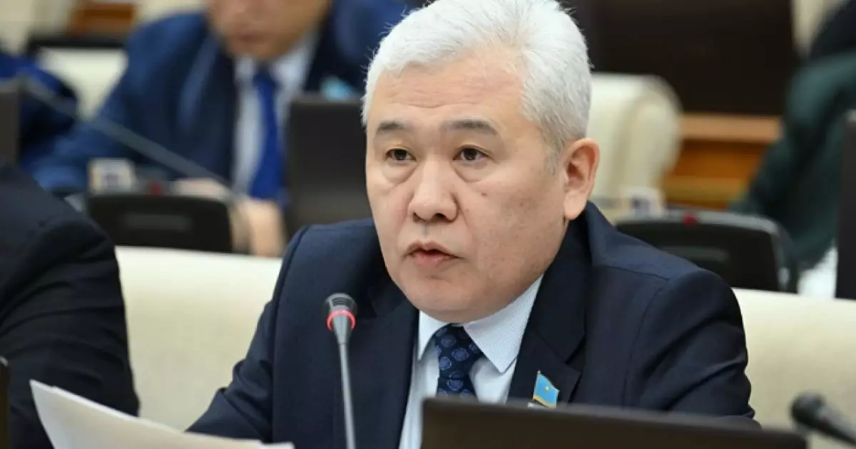  Депутат Еркін Әбіл: Тарихи сабақтастықты Конституцияда бекіту – ұлт жадын қорғау 