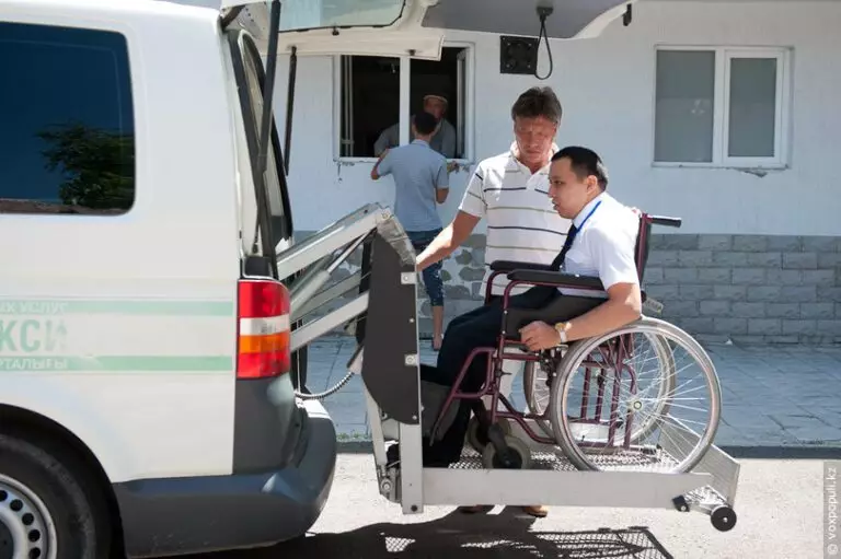 Услугу инватакси в Казахстане модернизировали с помощью цифровых сервисов