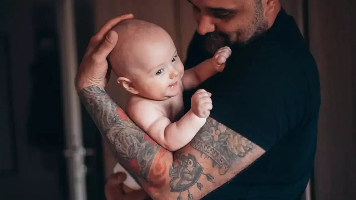 Равная оплата труда и уточнения по декрету для отцов: Мажилис принял закон