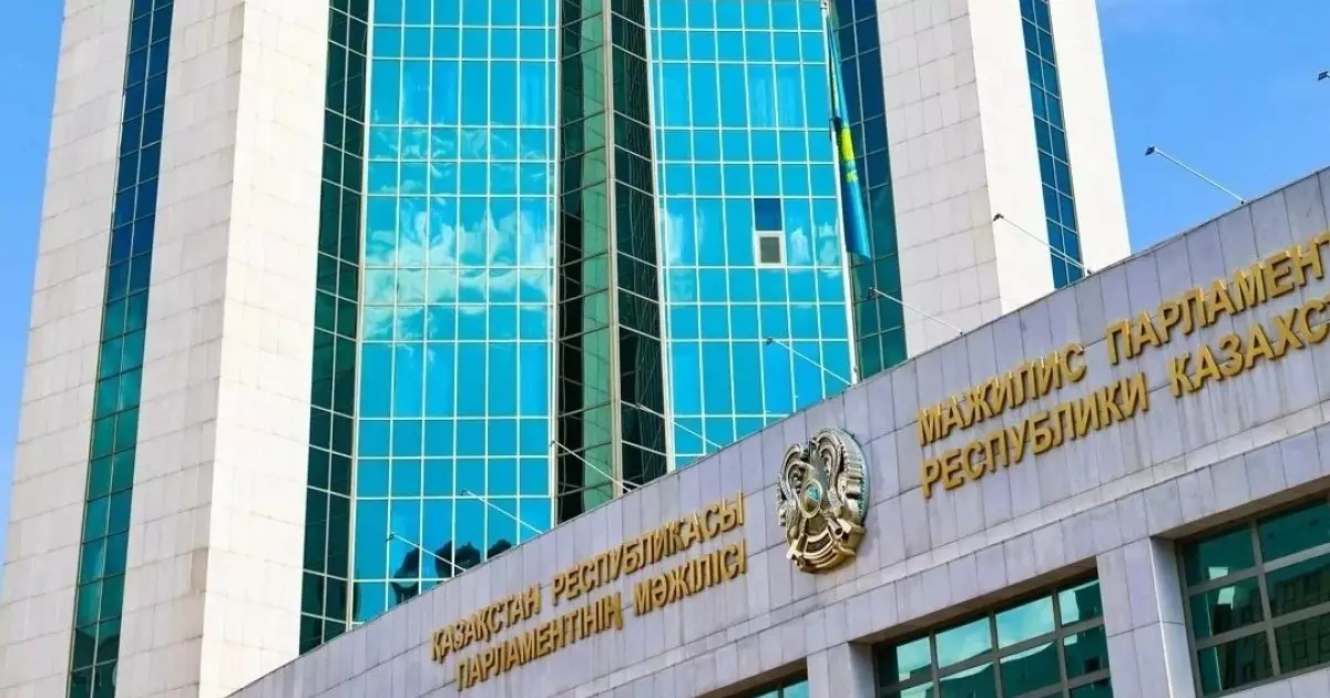  Мәжіліс жұмысшылардың құқығын қорғауға қатысты заңды қабылдады 