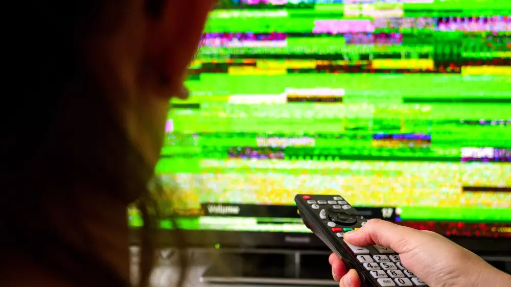 Казахстанцев снова предупредили о возможных сбоях в работе ТВ и связи