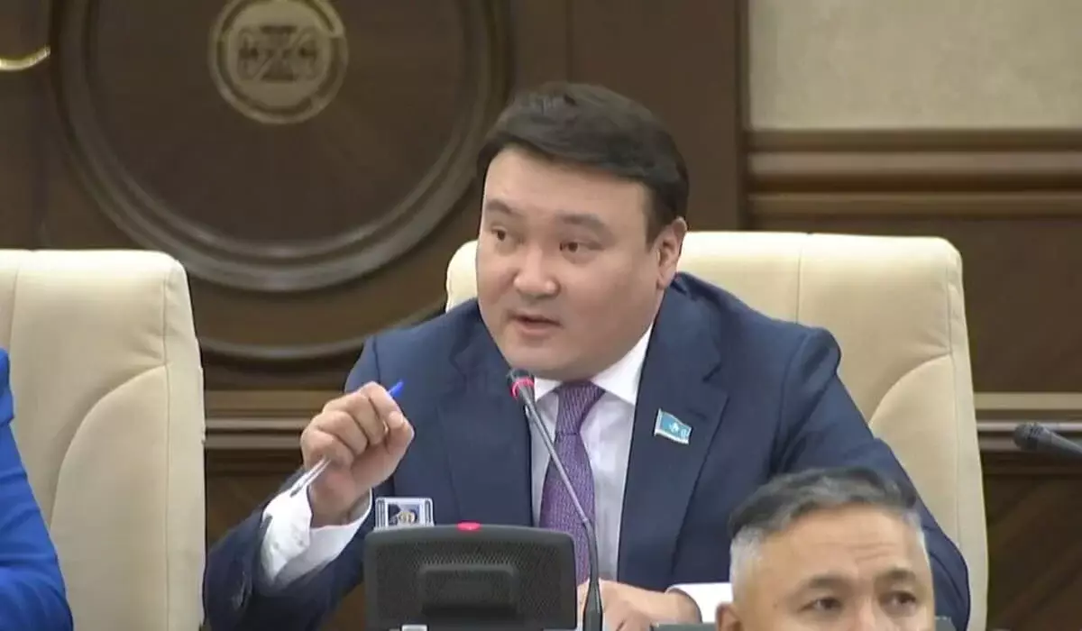 «В США – американская мечта, у нас – «Справедливый Казахстан»: Максат Толыкбай о национальной идеологии