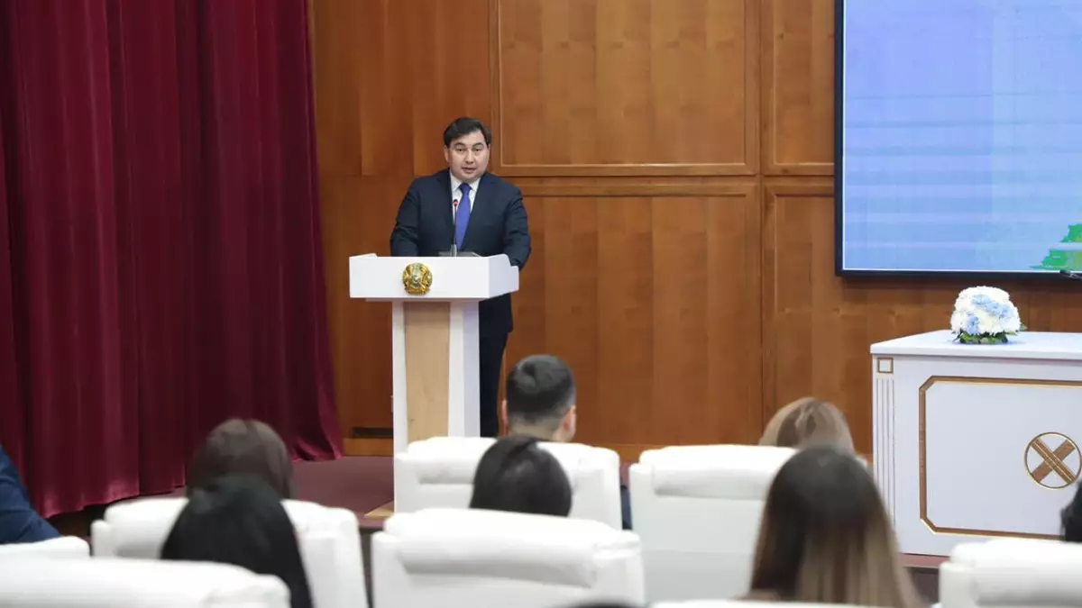 Мемлекеттік басқару академиясында Жаңа Конституцияның жобасы талқыланды