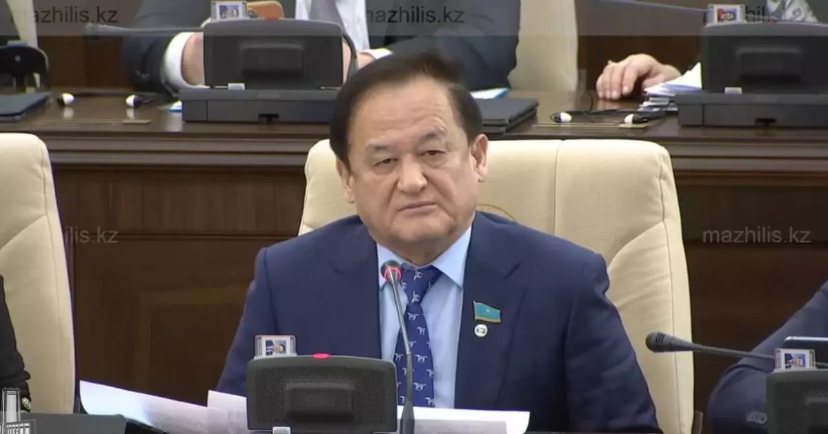  Тіл мәселесіне байсалды байыппен, салмақты сабырмен қарауымыз керек – Қазыбек Иса 