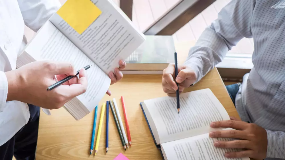 Репетиторы становятся необходимостью: депутат заявил о слабой подготовке к ЕНТ в школах