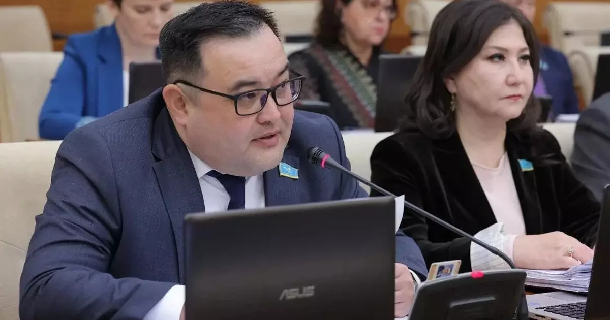  `Студент оқытушыны пышақтаған`: депутат білім беру мекемелеріне қауіпсіздік стандарты қажет екенін айтты 