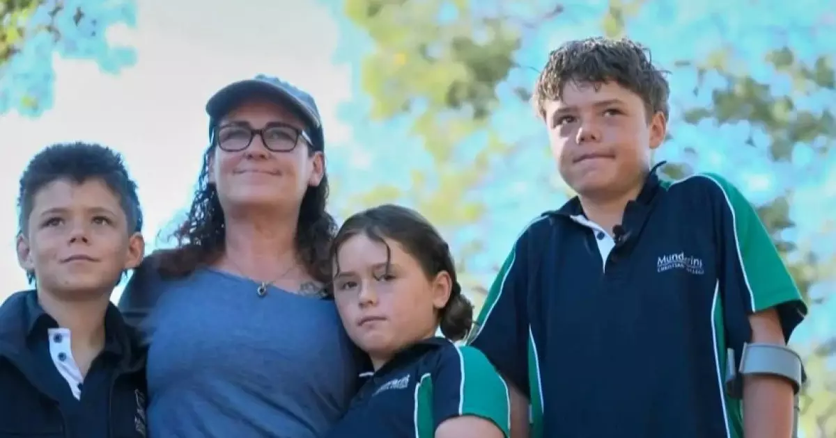  13 жасар бала 4 шақырым теңізді жүзіп өтіп, анасы мен бауырларын өлімнен аман алып қалды 