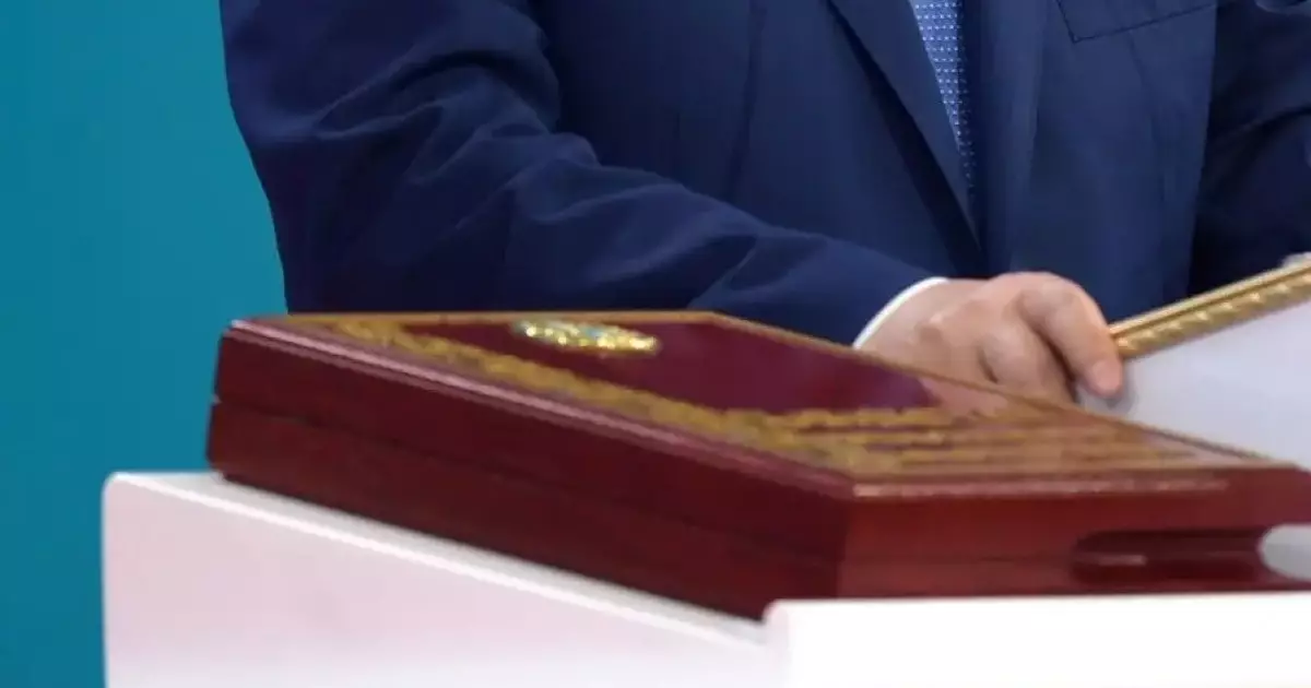  `Бұрынғы президенттің отбасы мүшелері билікке қайтып келуі мүмкін`: депутат жаңа Конституциядағы бапты түсіндірді 