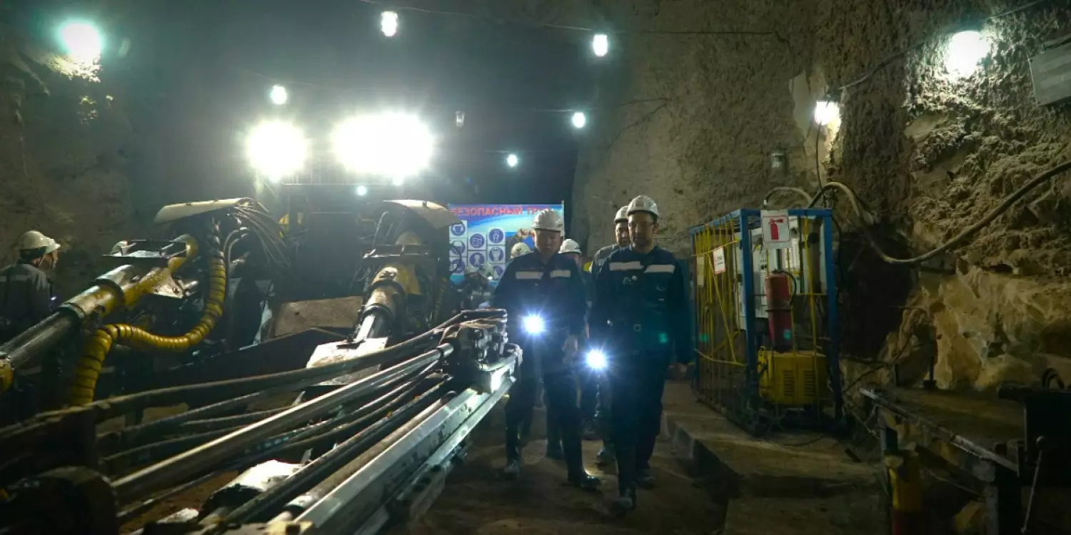 «Қазақмыс» басшысы кеншілермен кездесіп, қауіпсіздік мәселесін талқылады