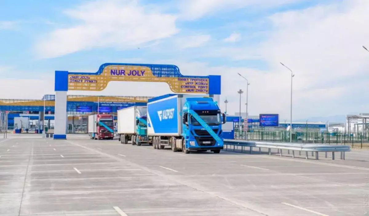 На три дня закроют автомобильные пункты пропуска на казахстанско-китайской границе