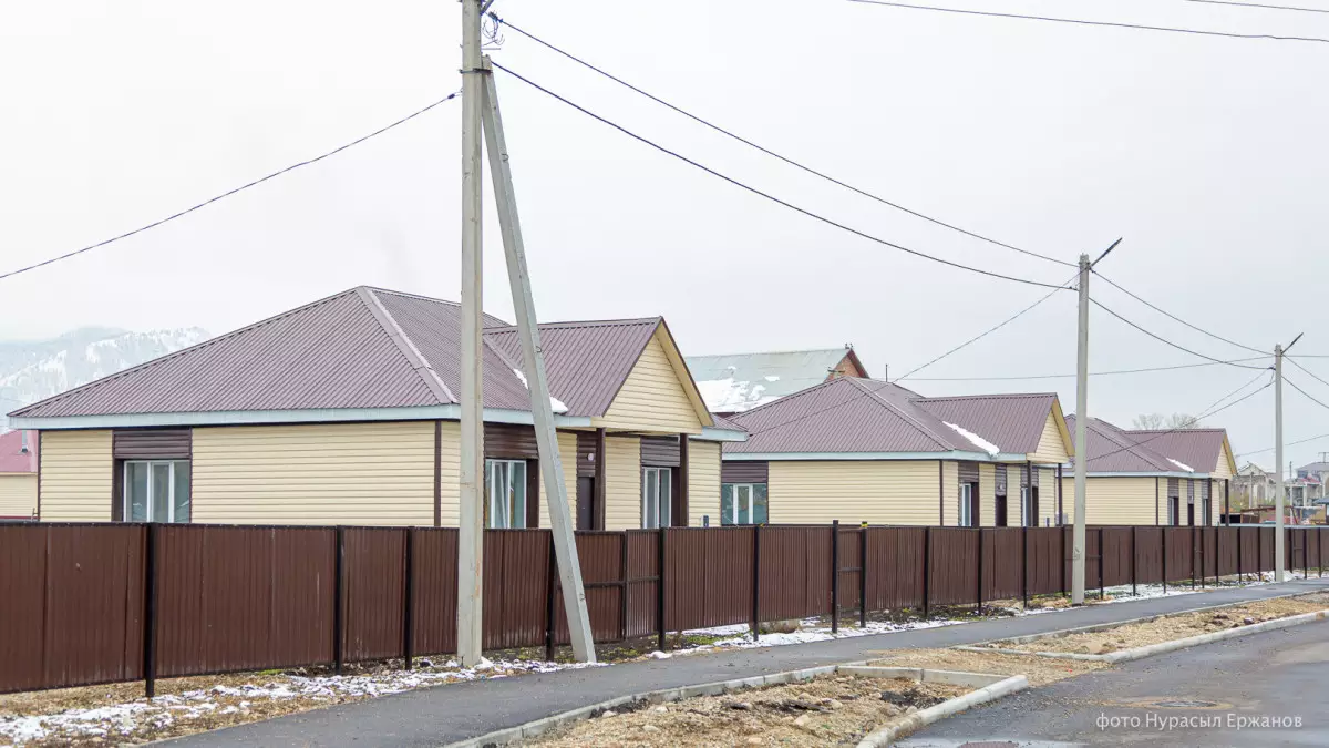 “Ауылда үй болса, қалаға көшпейтін едік”: Баспана жырын шешетін ұсыныс көтерілді