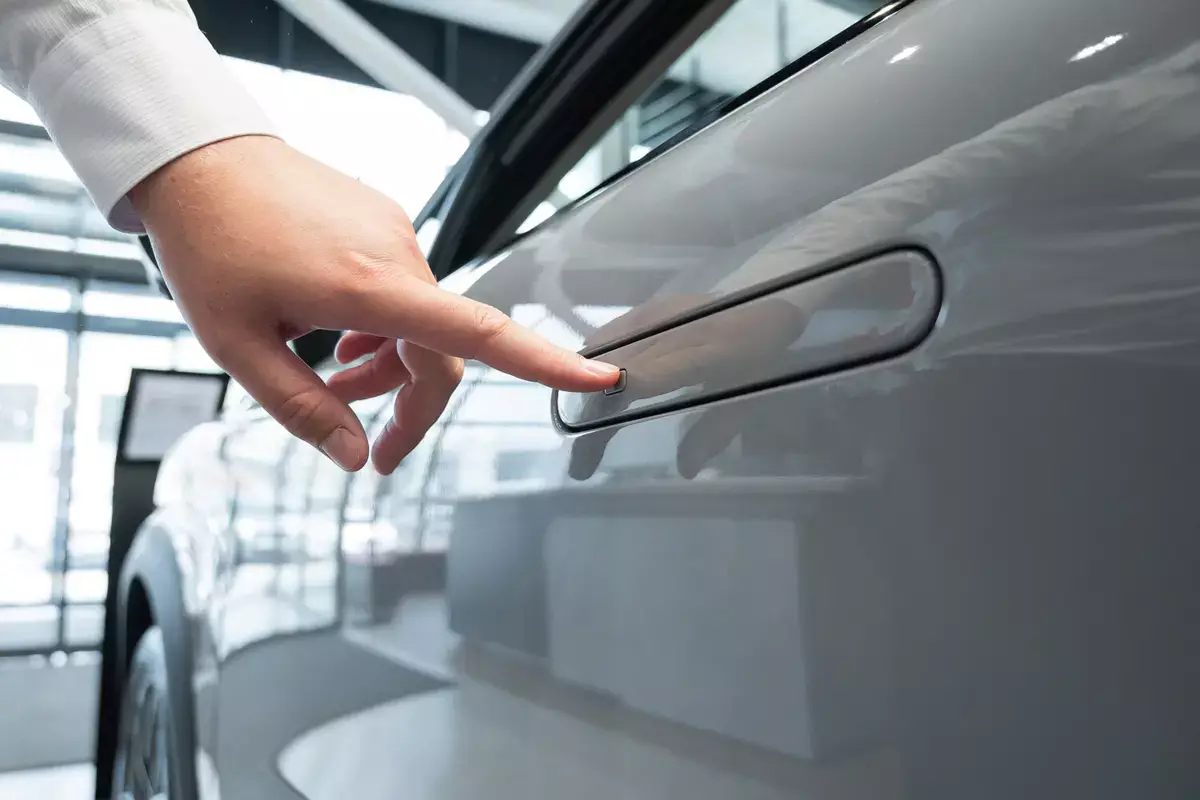 В Китае запретили выпускать автомобили со скрытыми ручками - новости на Lada.kz 04.02.2026