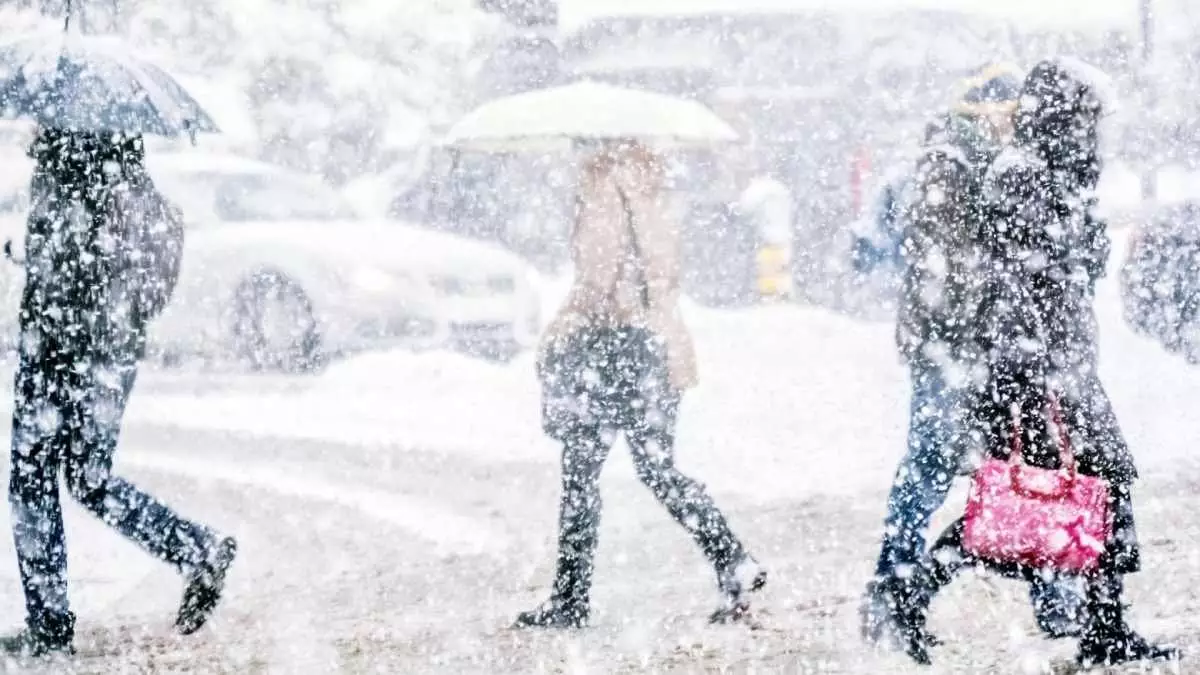 Сильные осадки и понижение температуры прогнозируют в Казахстане