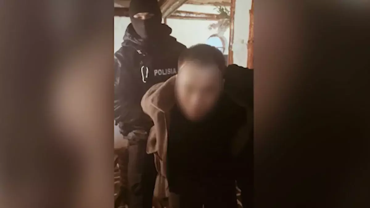 Задержание разыскиваемого за тяжкие преступления иностранца сняли на видео в Алматинской области