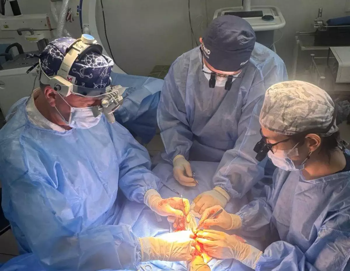 В Алматы проведена уникальная реконструктивная операция ребенку с последствиями глубокого ожога