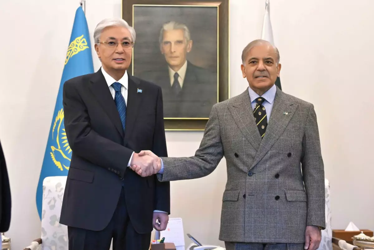 Переговоры Токаева и Премьер-министра Пакистана прошли в узком составе