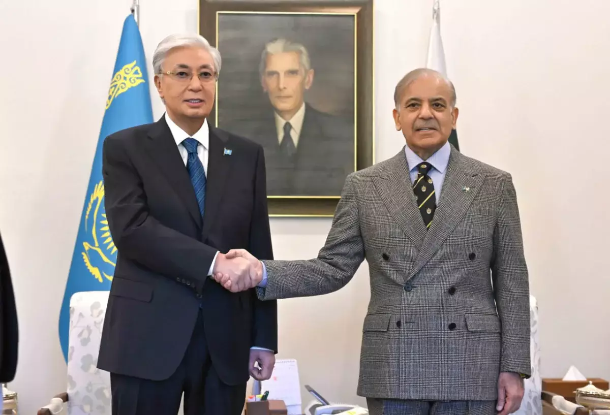Қасым-Жомарт Тоқаев Пәкістан премьер-министрімен шағын құрамда келіссөз жүргізді