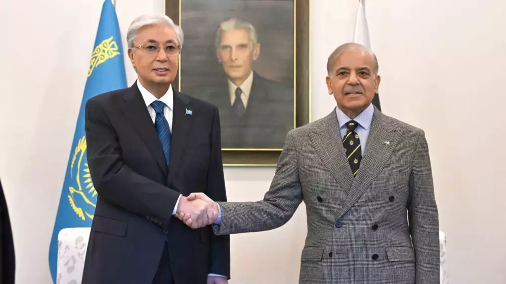 Токаев и премьер Пакистана обсудили торговлю, логистику и энергетику