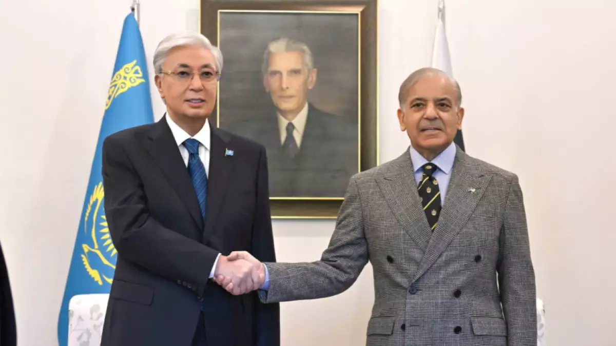 Тоқаев Пәкістан Премьер-министрімен шағын құрамда келіссөз жүргізді