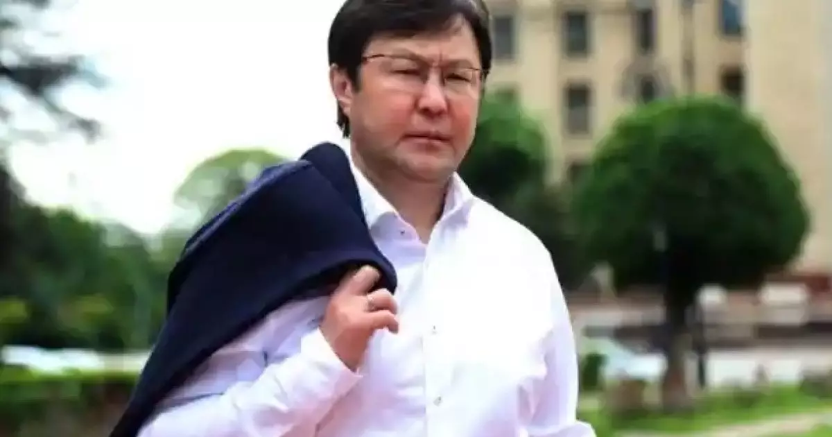  Ақберен Елгезек: Ата заңды тізеге басып қабылдайсыңдар 