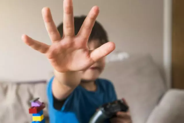 "Ақыл-есі ауысқан деп ойлаймын": Талдықорғанда баласын өлімші етіп сабаған ер адамның әйелін сырын айтты