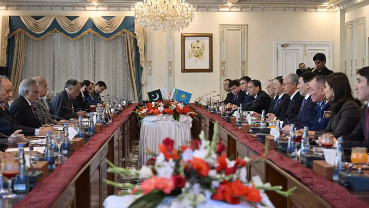 Тоқаев Пәкістан Премьер-министрін Қазақстанға шақырды