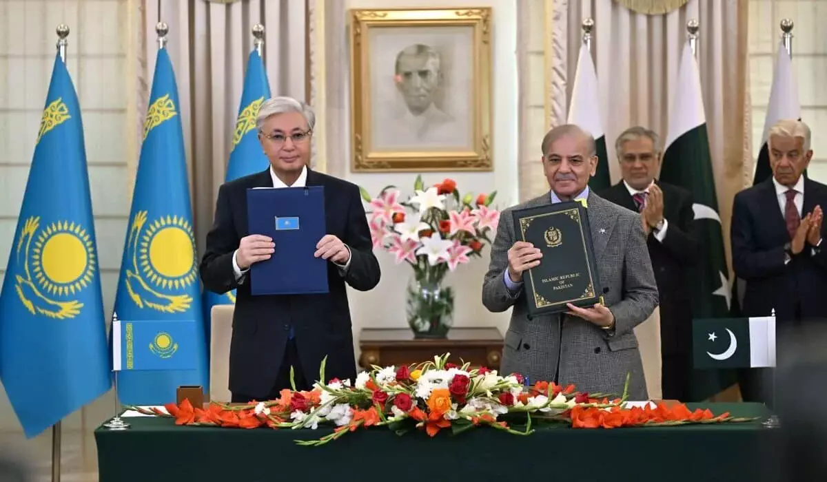 Казахстан устанавливает стратегическое партнерство с Пакистаном: Токаев и Шариф подписали декларацию