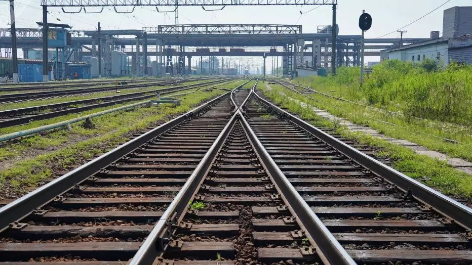 Түркістан облысында теміржолшы пойыз астына түсіп, көз жұмды