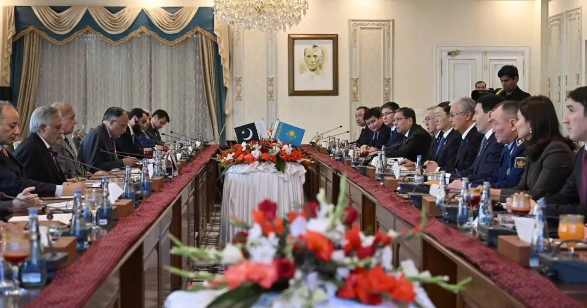  Тоқаев Пәкістан Премьер-министрін Қазақстанға шақырды 