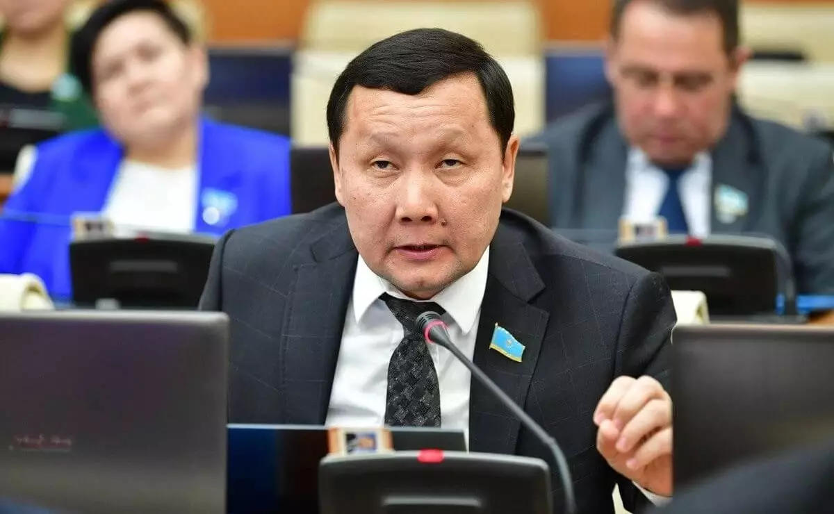 Депутат Абзал Құспан оңтүстік өңірлерді неліктен «масыл» дегенін түсіндірді