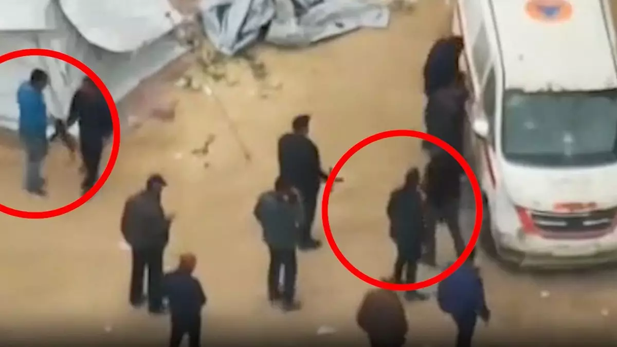 Террористы ХАМАС используют машины скорой помощи, школы и больницы в нарушение договорённости о прекращении огня, достигнутой при посредничестве США, заявил представитель Армии обороны Израиля.