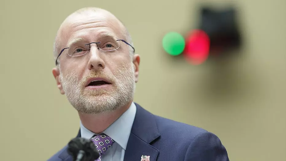 МАЙК ДЭВИС: Почему мы должны отменить устаревшие правила, сковывающие телевидение в эпоху стриминга.