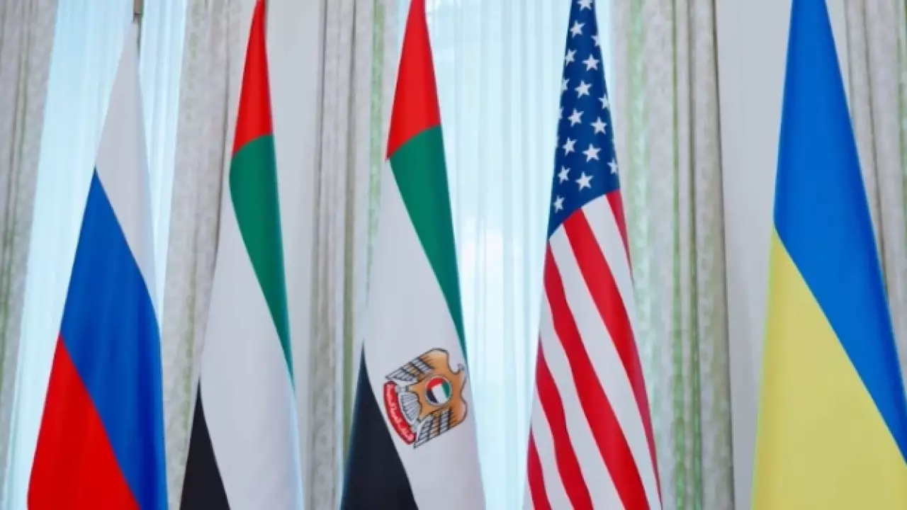 Очередной раунд переговоров США, Украины и РФ стартовал в Абу-Даби