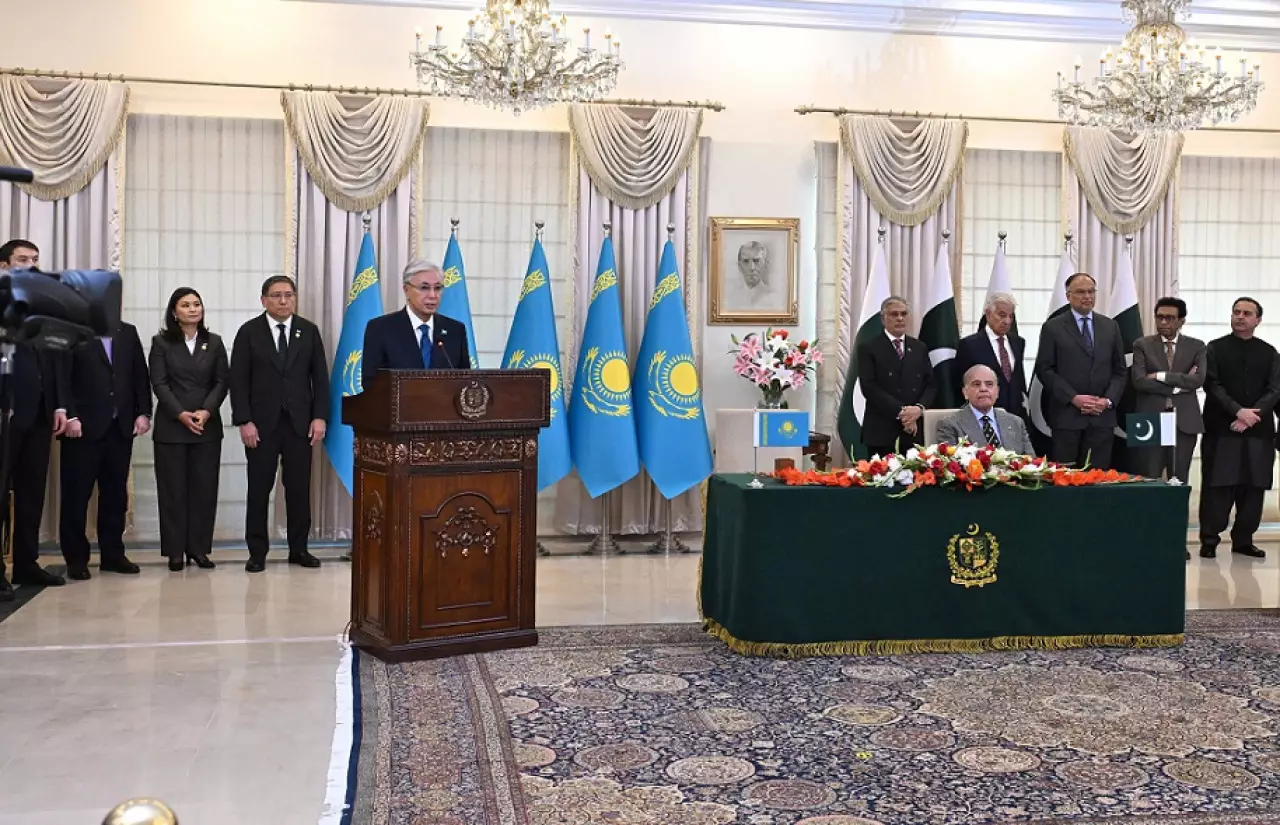 Токаев выступил перед СМИ по итогам переговоров с Шарифом