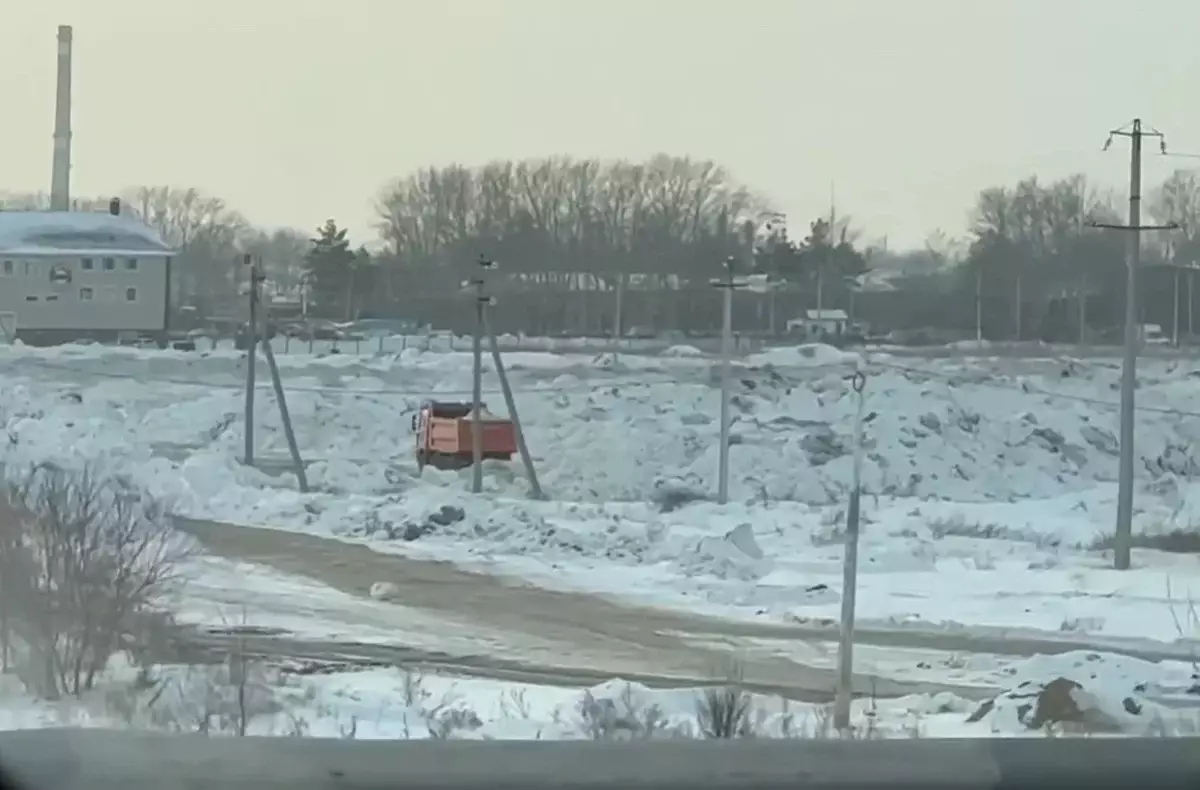 Боятся талых вод: в Костанае предприниматели просят закрыть снежный полигон