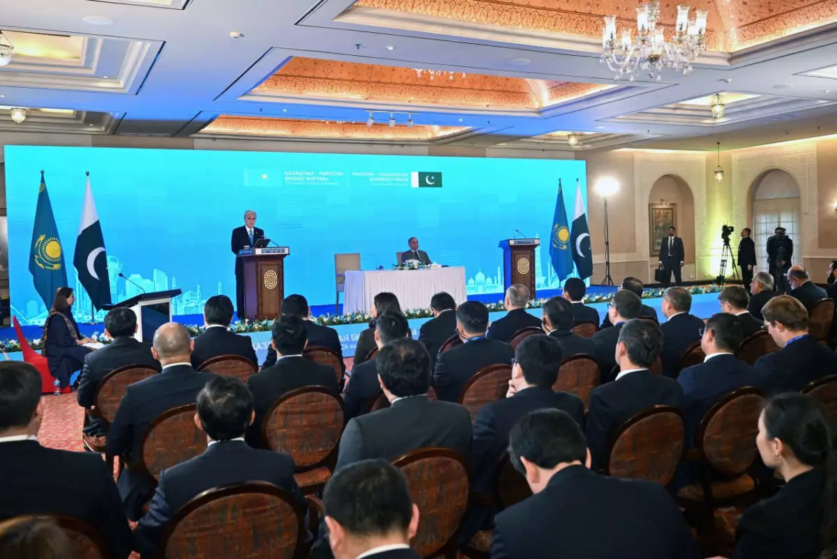Токаев: цифровизация станет драйвером торговли и инвестиций с Пакистаном
