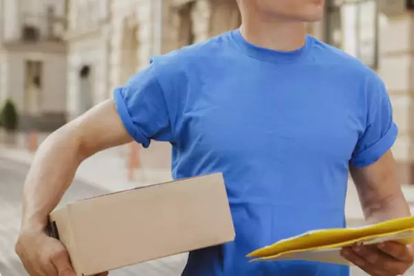 Полиция предупреждает молодежь о рисках "курьерской работы"