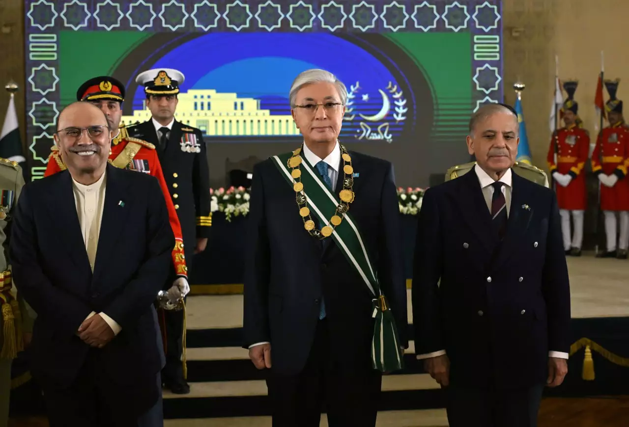 Пәкістанның ең жоғары марапаты Тоқаевқа табысталды: Бұл қандай орден?