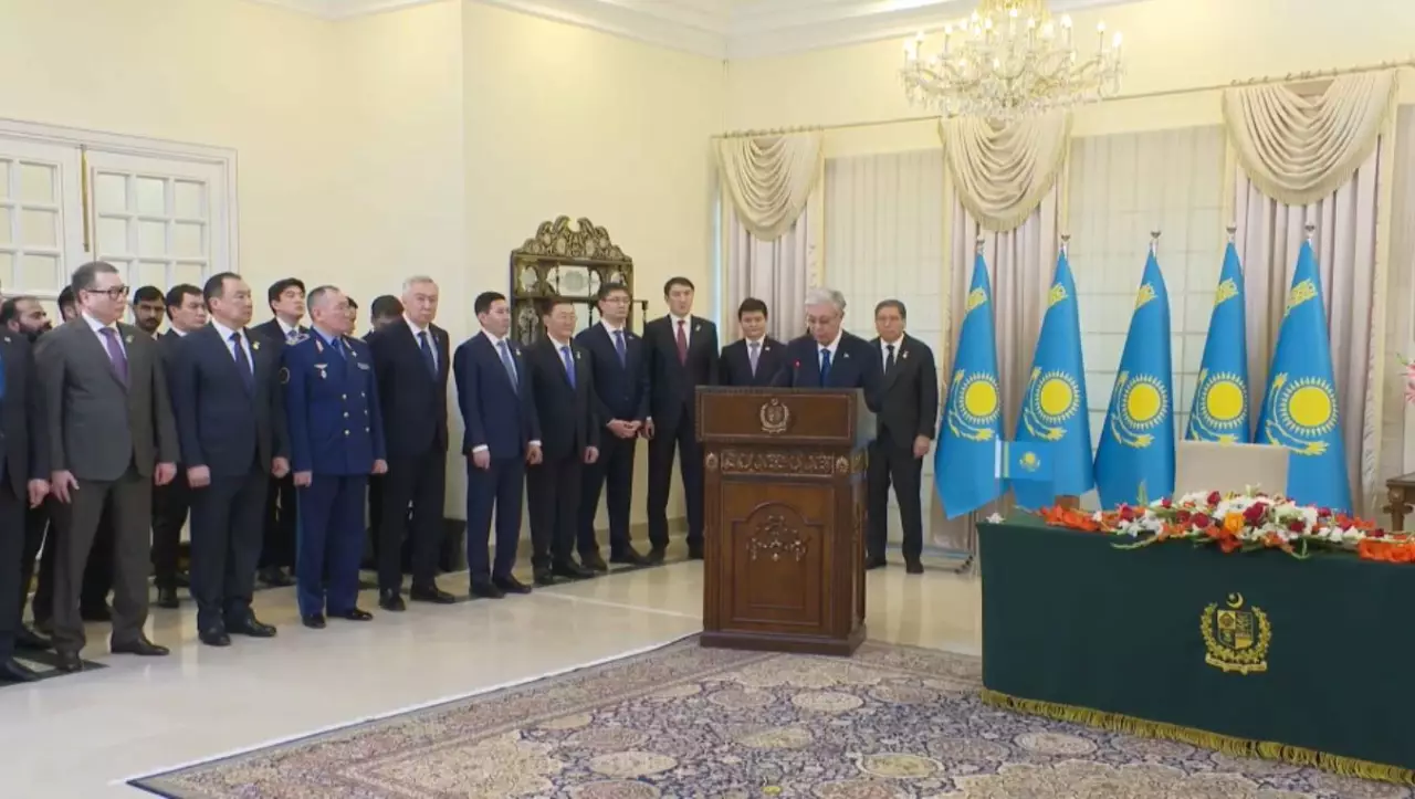 Мемлекет басшысы Пәкістан Премьер-министрімен келіссөз қорытындысы бойынша БАҚ алдында сөз сөйледі