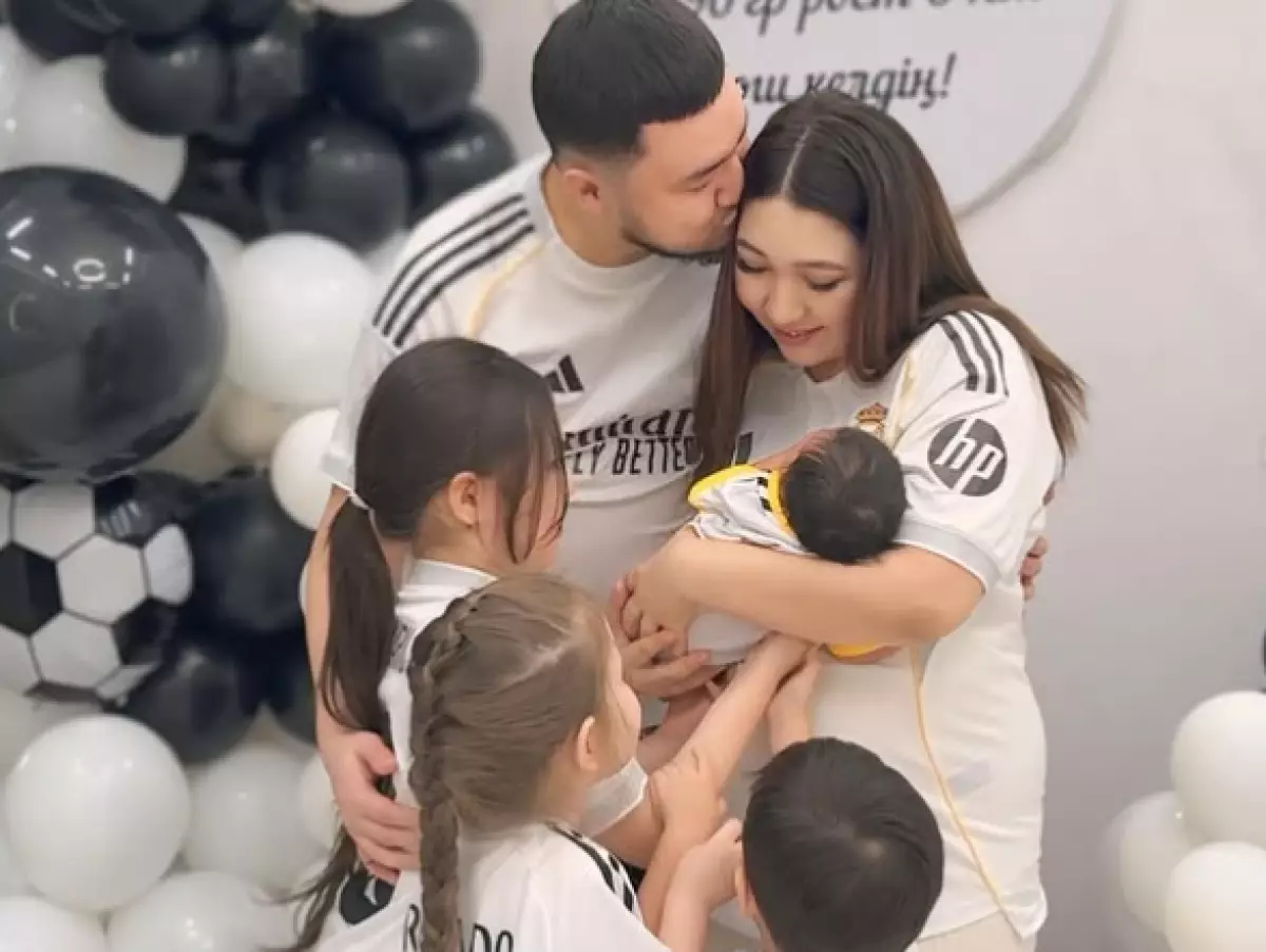 Казахстанцы назвали сына в честь легенды футбола Роналдо (ВИДЕО)