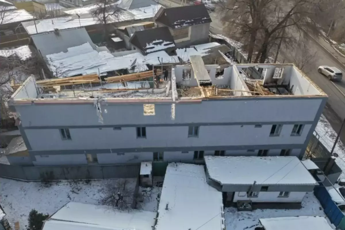 В Алматы продолжается работа по сносу незаконных объектов