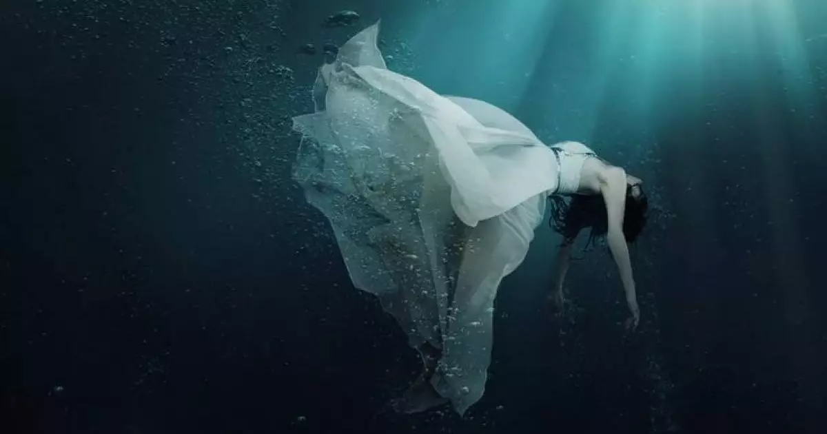  Теңіз суын жұтып қойған 37 жастағы қыз кенеттен қайтыс болды 