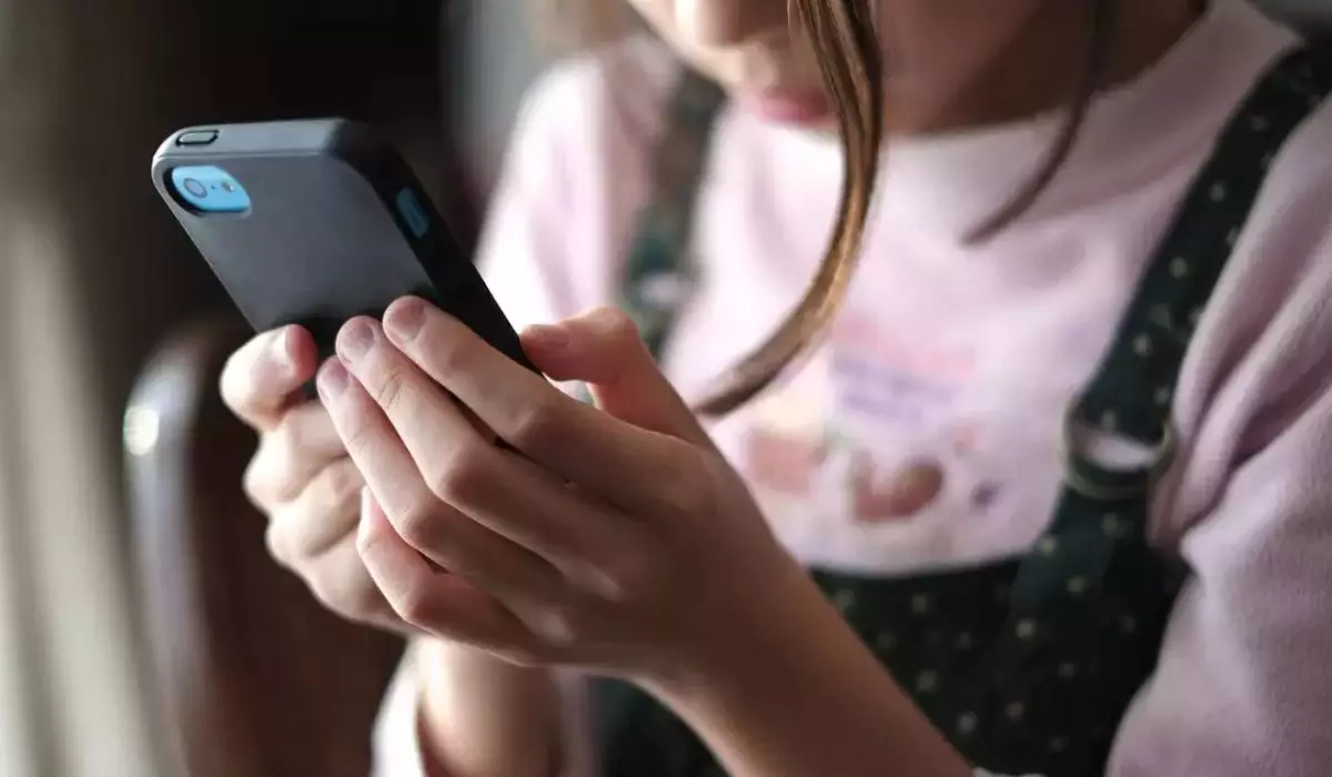 Испания 16 жасқа дейінгі жасөспірімдерге әлеуметтік желіні қолдануға тыйым салмақ