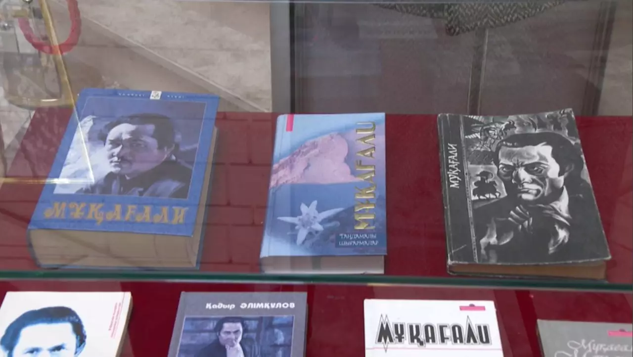 Мұқағали Мақатаевтың 95 жылдығына арналған жылжымалы көрме өтті