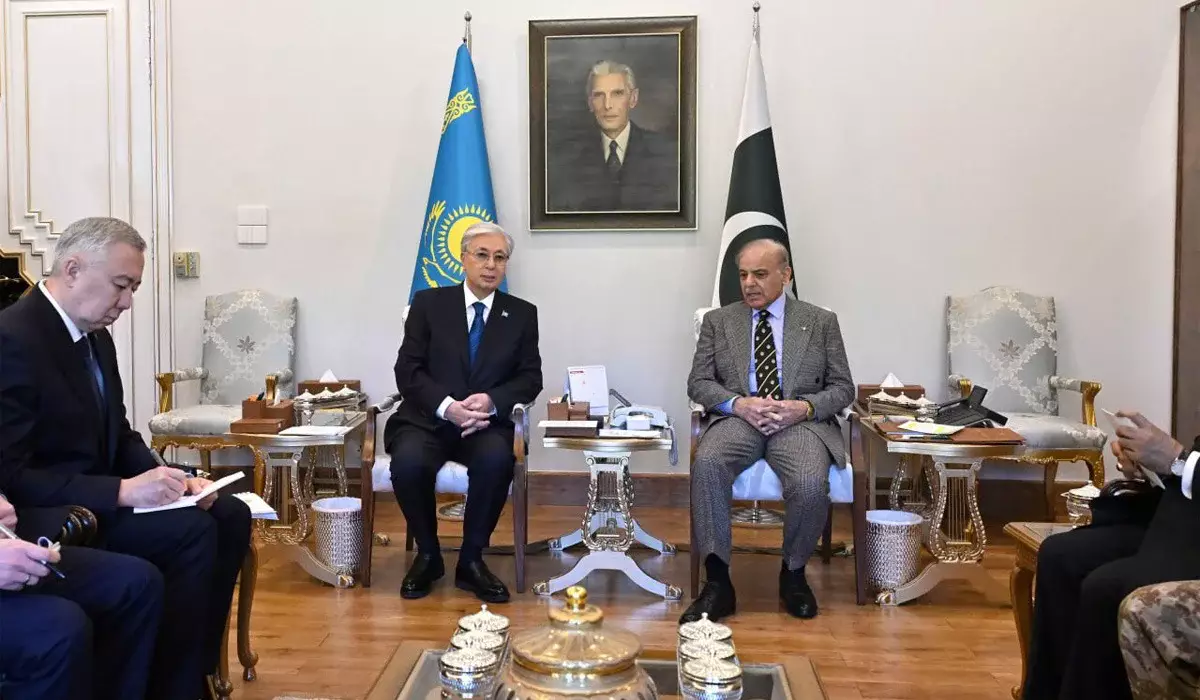 Қазақстан президенті Пәкістанның премьер-министрімен шағын құрамда келіссөз жүргізді