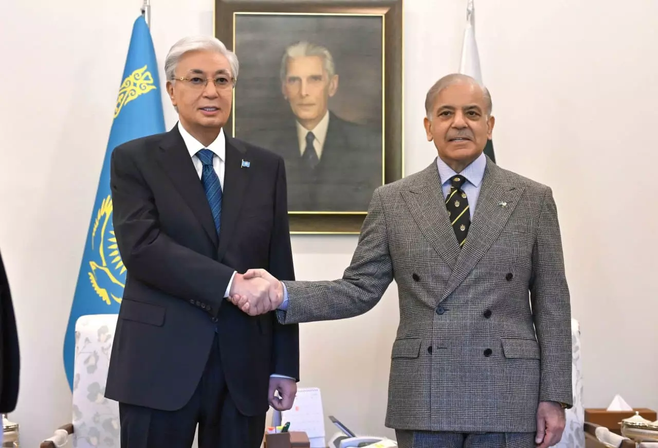 Казахстан и Пакистан подписали 19 соглашений для укрепления торговли, цифровизации и безопасности.