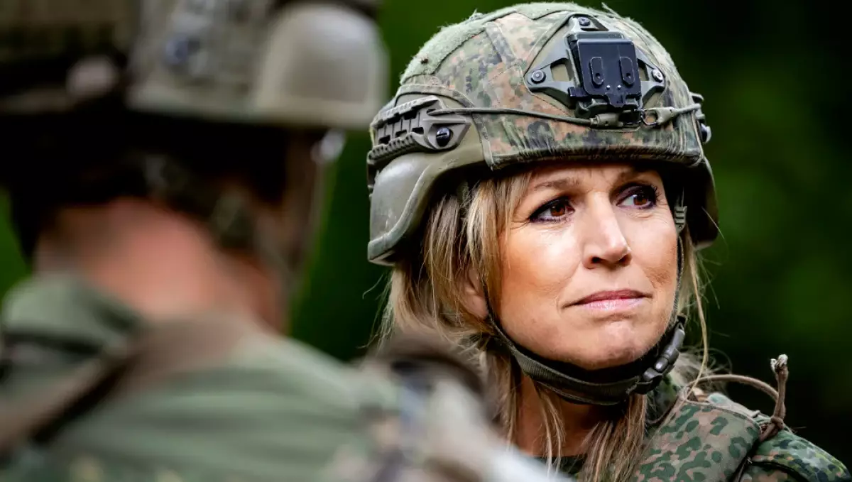 54-летнюю королеву Нидерландов призвали в армию