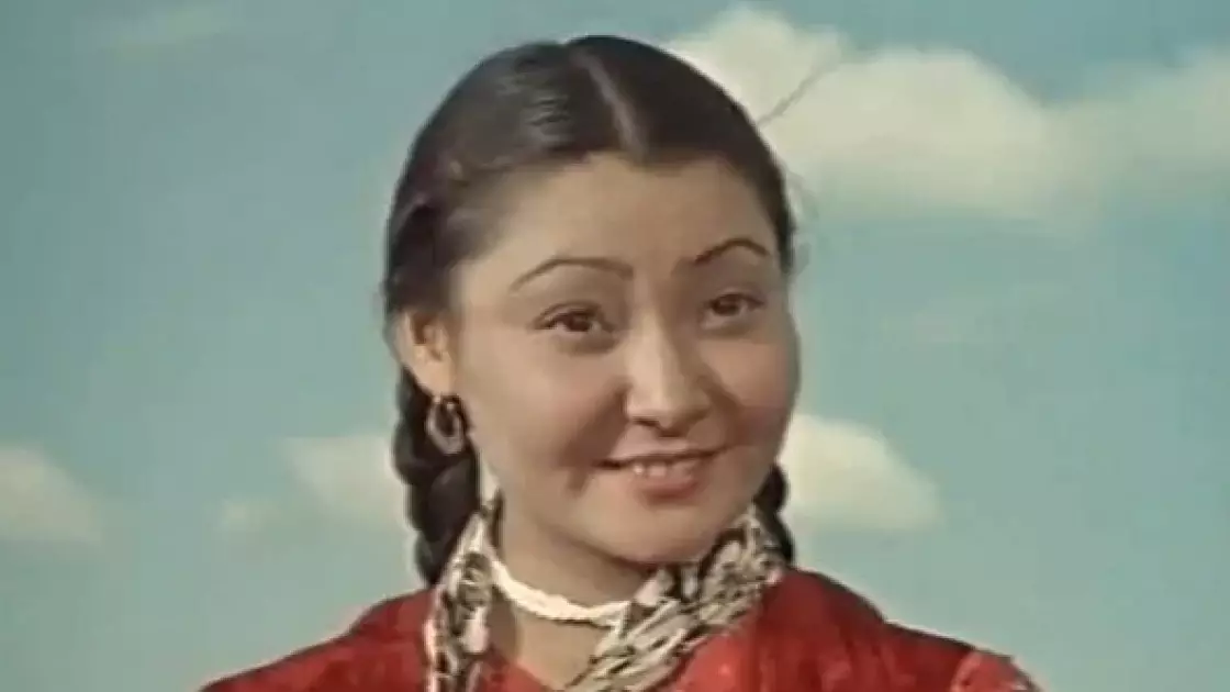 Қазақ болмаса да, қазақ қызын сомдаған: «Шабандоз қыздың» қатал тағдыры жайлы не білесіз?