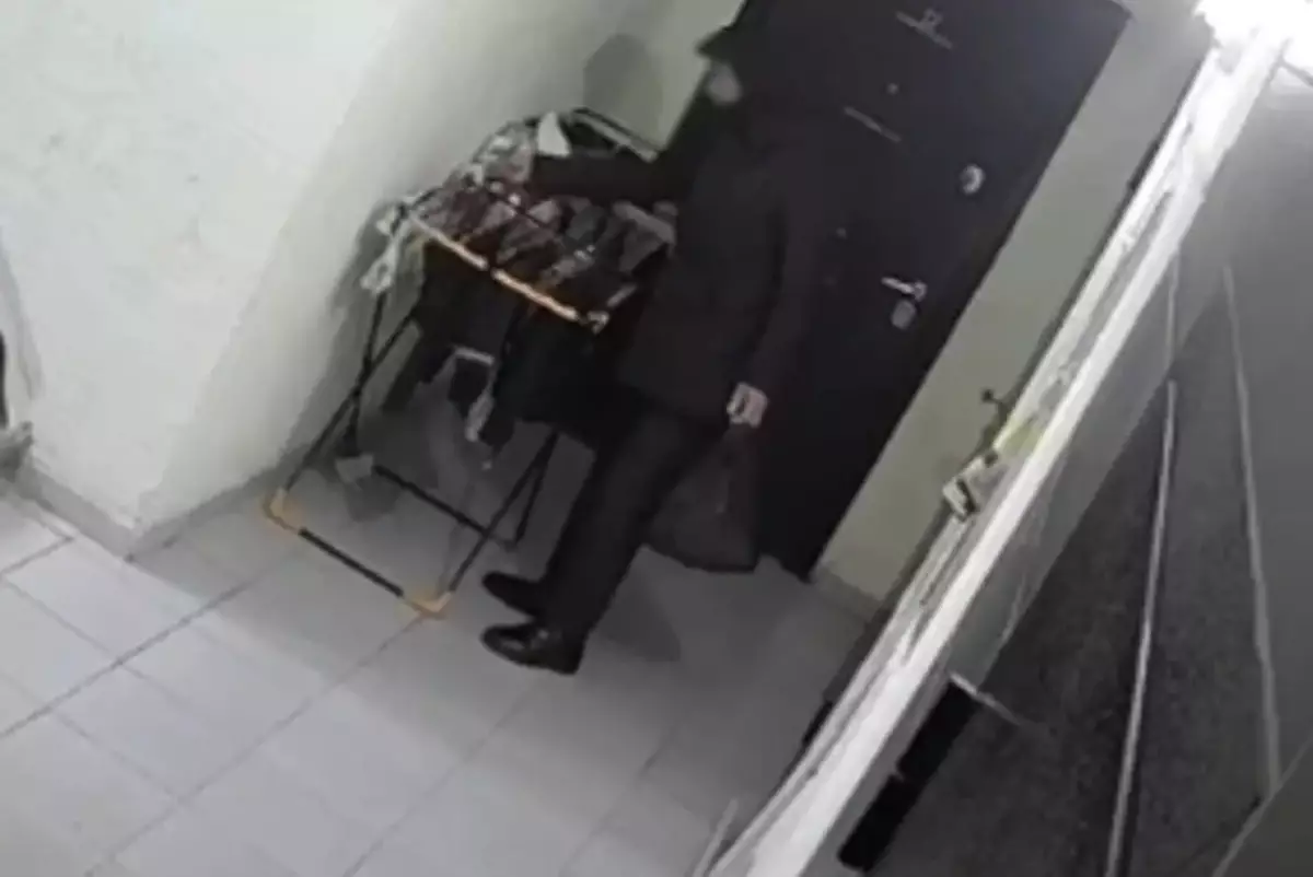 В Актау полиция разыскивает мужчину, подозреваемого в краже женского белья