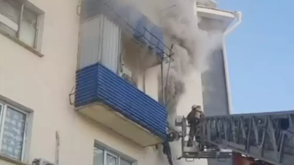 Захламлённая квартира загорелась в Усть-Каменогорске